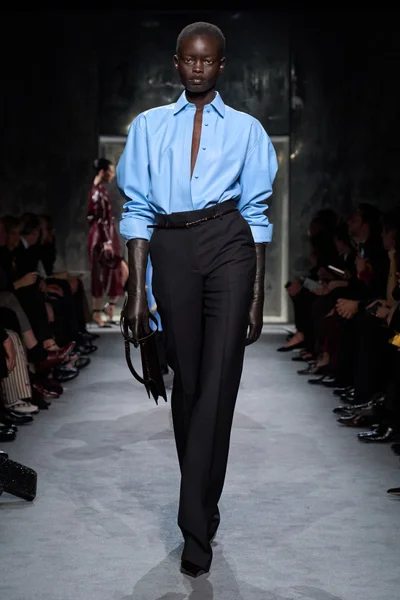 Look 27